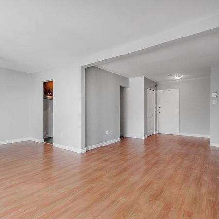 logement 5 1/2 au RC avec cour privée, cabanon et 2 stationnements, 3 chambres à coucher, Duvernay, Laval - Photo 4