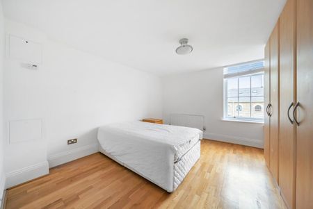 3 bedroom flat to rent - Photo 4