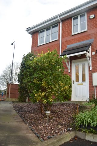 Two Bedroom Townhouse to let in Wigan Town Centre - Photo 4