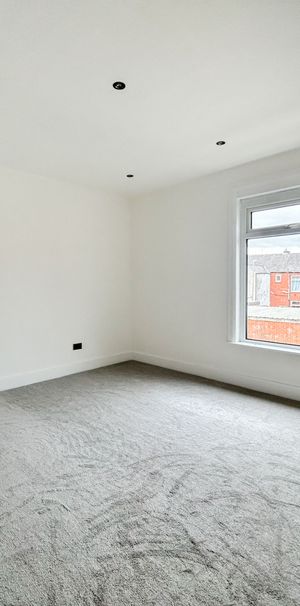 High Street - Photo 1