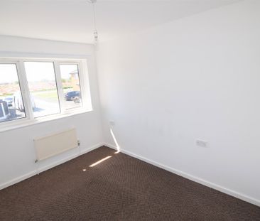 To Let 3 Bed Semi-Detached House - Photo 5