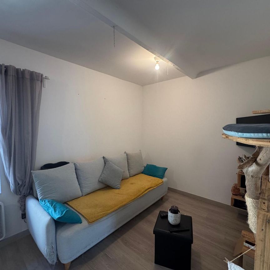 Location Appartement 3 pièces 45m² ROUGIERS 83170 - Photo 1