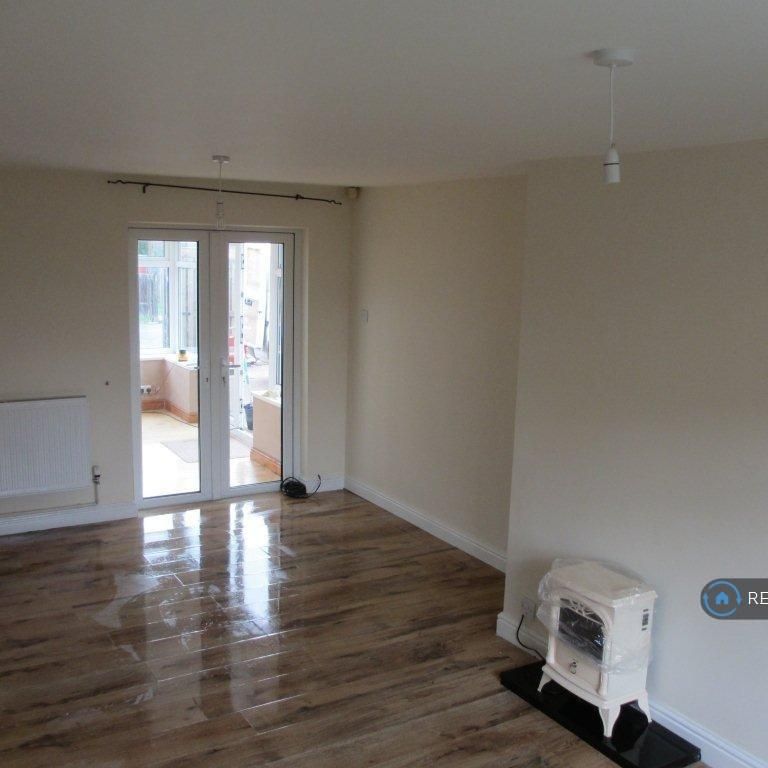3 bedroom terraced house to rent - Photo 1