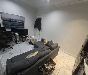 1 bedroom suite for rent - Photo 1