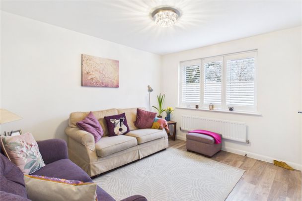 2 bedroom House in Power Close, Wokingham - Photo 1