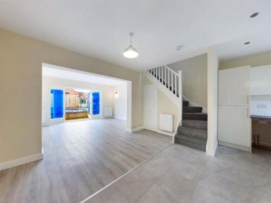 North Ives, Pontefract, West Yorkshire, WF8 - Photo 1