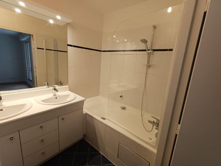 location Appartement T4 DE 101.8m² À PARIS - Photo 4