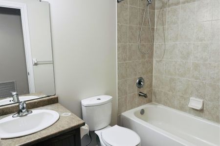 For Lease - 175 Stanley Street Unit# Main Floor of Unit 5, Barrie, Ontario - Photo 4