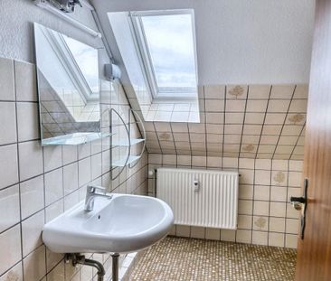 Charmante Dachgeschosswohnung in zentraler Lage – fußläufig zum Bah... - Photo 1