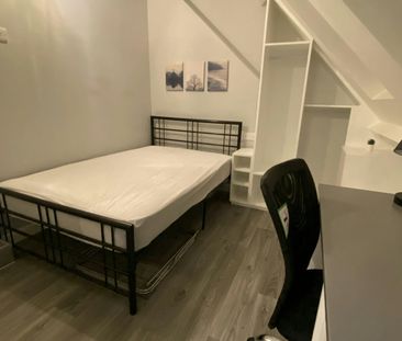 Semi-detached house to rent on - Photo 5