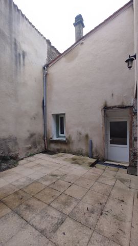 Location Appartement 2 pièces 56m² LUSIGNAN 86600 - Photo 4