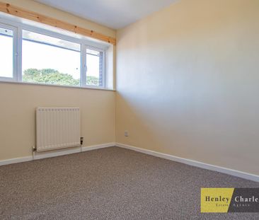 3 bedroom maisonette to rent - Photo 2