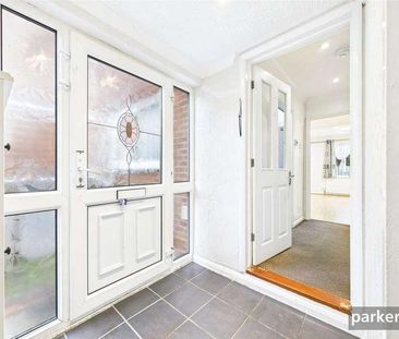 Plymouth Avenue, Woodley, Reading, Berkshire, RG5 - Photo 2