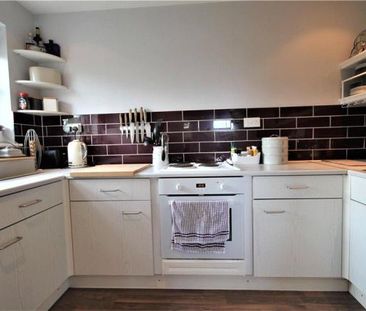 Wingate Court, Aldershot, Hampshire, GU11 - Photo 3