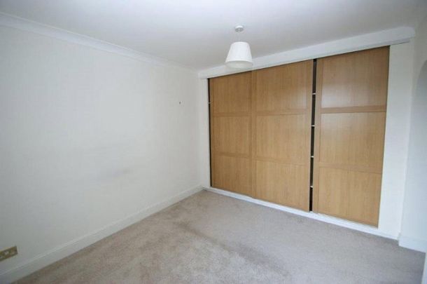 Wilton Court, Crossways, Beaconsfield, Buckinghamshire,HP9 - Photo 1