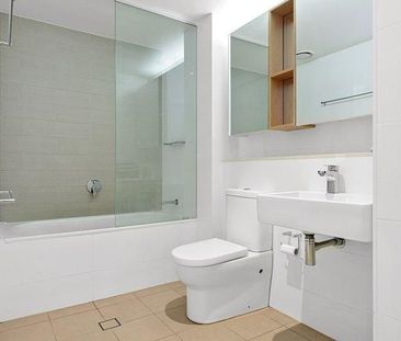 Luxury Near New 1 Bedroom Apartment - Photo 2