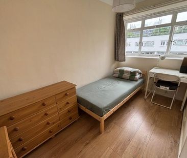 1 bedroom in a flat share to rent - Photo 4