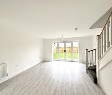 3 bedroom semi-detached house to rent - Photo 4