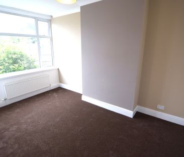 To Let 3 Bed Mid Terraced House - Photo 3