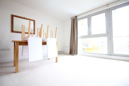 2 bedroom flat to rent - Photo 3