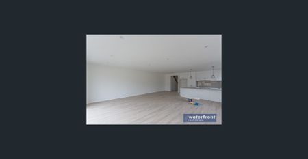 STYLISH & EXPANSIVE TOWNHOUSE WITH GENEROUS INTERNALS - Photo 4