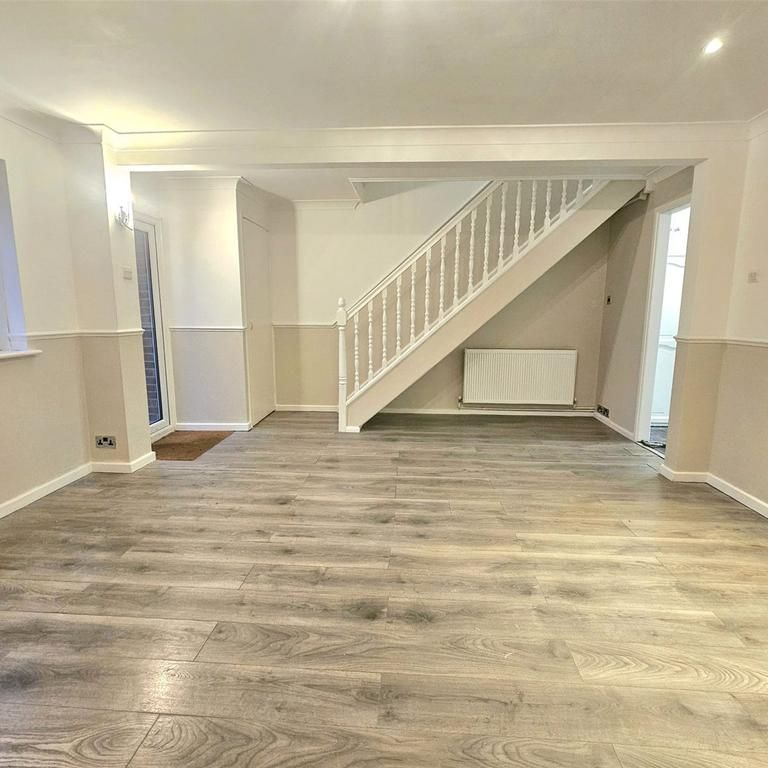 3 bedroom terraced house to rent - Photo 1