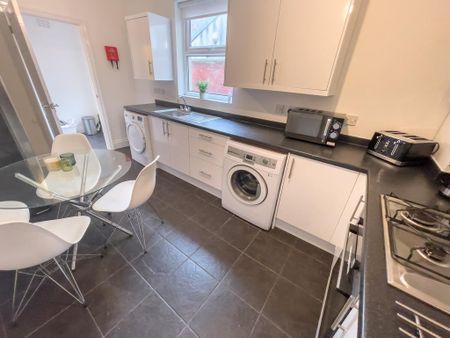 5 bedroom terraced house to rent - Photo 4