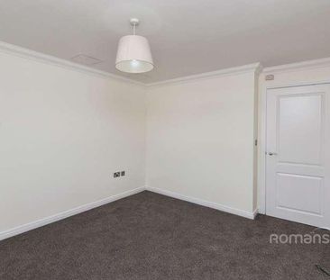 Glenwood Court, Farnborough, GU14 - Photo 2