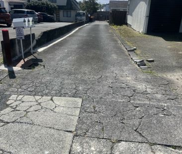 Close to town centre - Photo 6