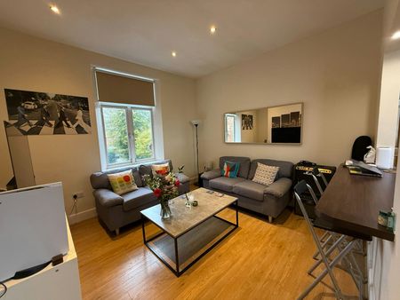 Flat to rent on - Photo 2