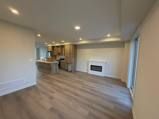 For Lease - 17 Victor Metcalf Lane, Richmond Hill, Ontario - Photo 1