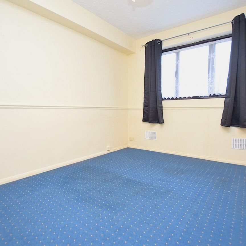 Capstan Close, Chadwell Heath, RM6 - Photo 1