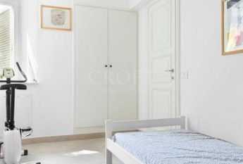 Trastevere: Furnished, modern 2 Bedroom, 2 bath, spacious living room, brgiht, silent, air conditioning. Located in beautiful private complex. #1168