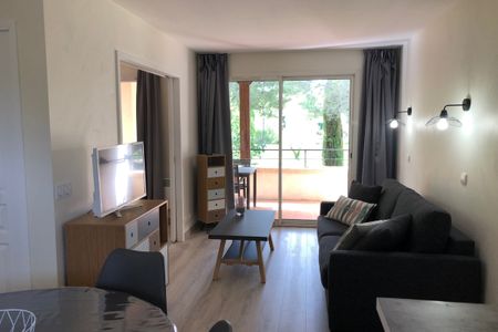 MALLEMORT - DOMAINE DE PONT ROYAL. T2 de 33m2 meublé face au - Photo 5