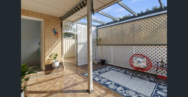 Open the Door to Easy Living in a Light-Filled Morphettville Retreat - Photo 1