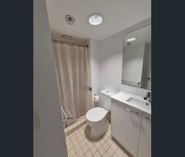 For Rent - Stylish Studio Unfurnished Bills included! - Photo 2