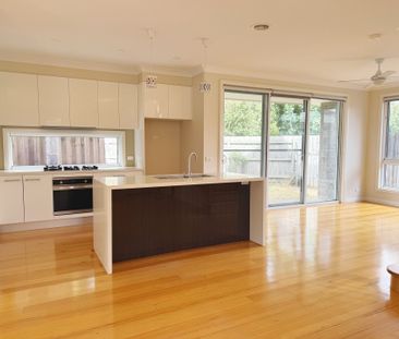 IMPRESSIVE TOWNHOUSE IN MOUNT WAVERLEY SCHOOL ZONE (STSA) - Photo 5