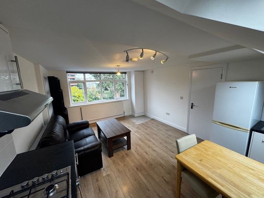 1 Bed Flat, Gordon Road, W5 - Photo 1