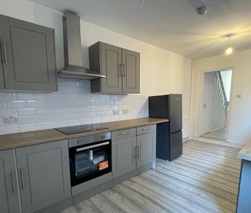 4 Bedroom Terraced House To Rent - Photo 5