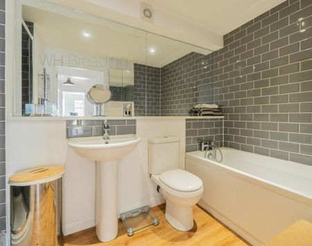 3 bedroom penthouse to rent - Photo 2