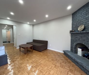 For Lease - 4327 Burnaby Court, Mississauga, Ontario - Photo 2