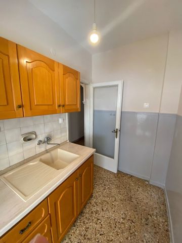 Studio/Γκαρσονιέρα για ενοικίαση Κάτω Αναγέννηση (Νεάπολη) - Photo 4