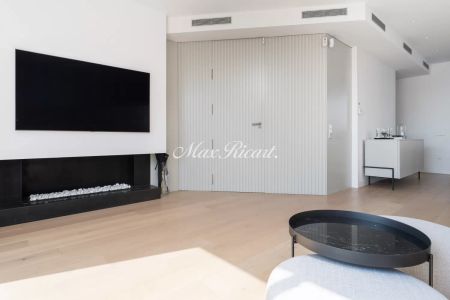 Vivienda reformada y amueblada con terraza en Turó Park. - Photo 2