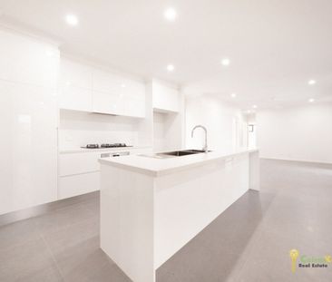 NEAR NEW Feel Good Stunning Family Home in Prime Suburb!! - Photo 5