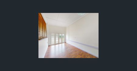 Perfect Family Home with Large Yard, Side Access for Caravan and Solar - Photo 3