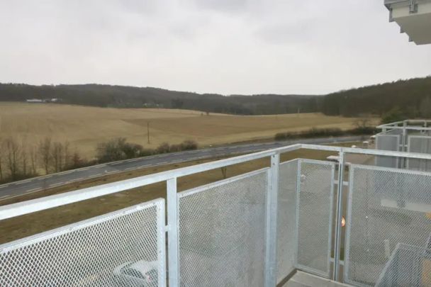 Pronájem cihlového bytu 2+kk s balkonem v Brně - Kamechách - Фото 1