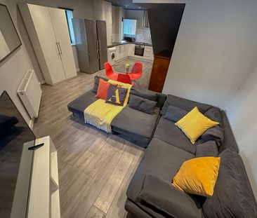 6 bedroom semi-detached house to rent - Photo 2