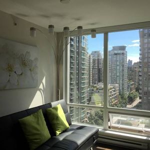 Furnished Apartment in Yaletown – Prime Location! - Photo 2