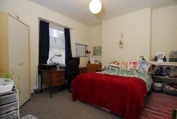 6 bedroom house to rent - Photo 1