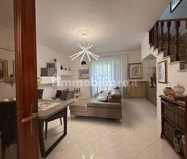 Villa unifamiliare via Papa Giovanni Xxiii, 20, Centro, Capranica - Foto 4